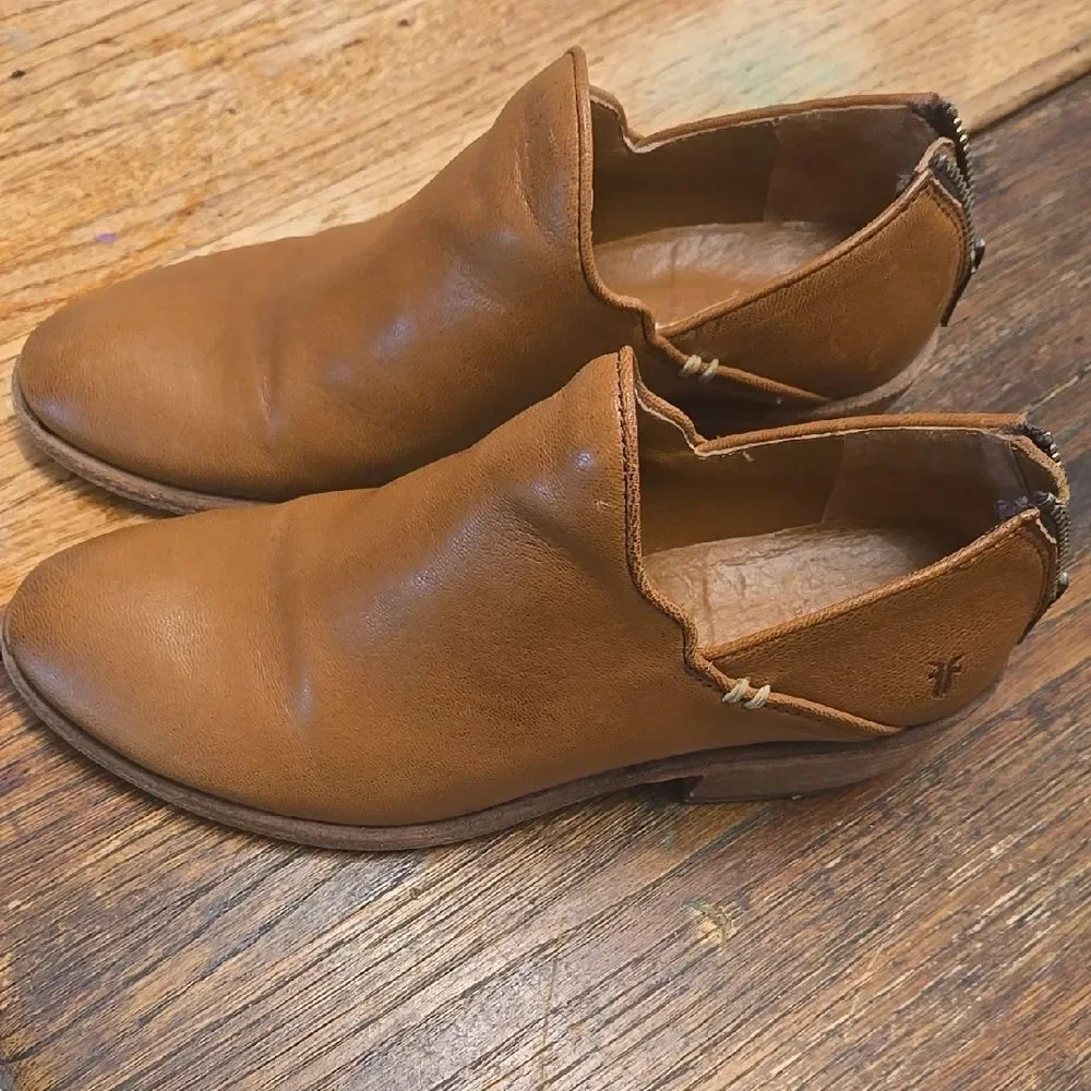 Frye Women's Tan Leather Shoes - Picture 1 of 8